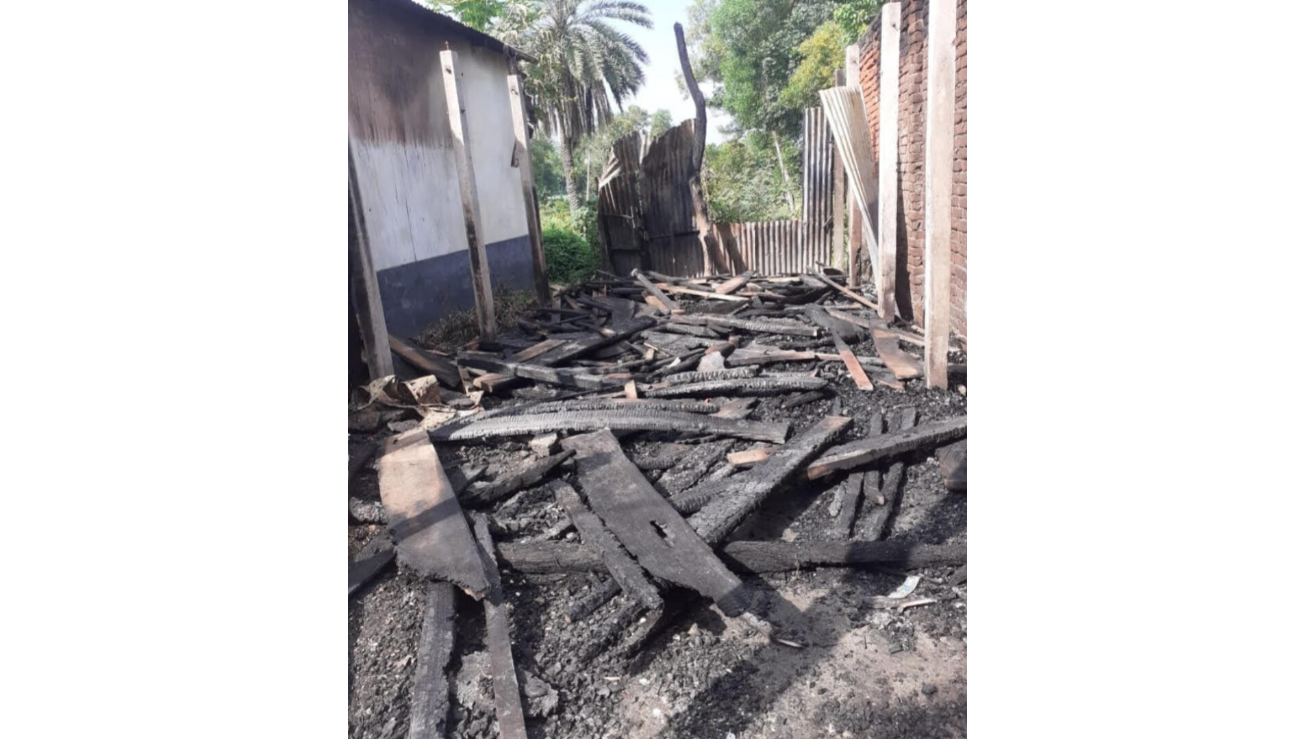 মতলব উত্তরে আগুনে পুড়ে ছাই হলো ফার্নিচার দোকান