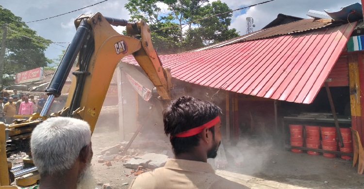 কচুয়ায় দ্বিতীয় দিনের মতো উচ্ছেদ অভিযান অব্যাহত, জনমনে স্বস্তি