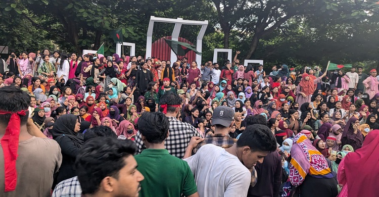 জুলাই-আগস্ট মামলার আসামিরা ধরাছোঁয়ার বাইরে?