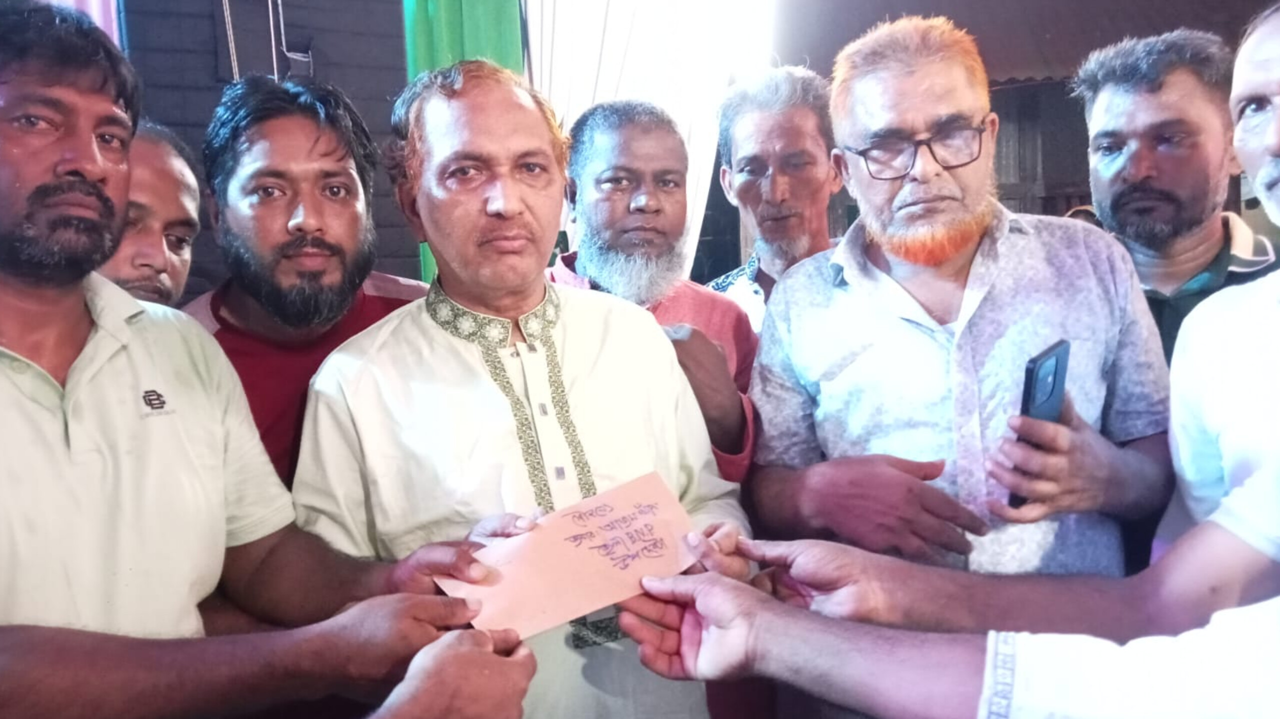 বাবুরহাট সার্বজনীন শ্রীশ্রী দুর্গা পূজা উদযাপন কমিটিকে বিএনপি নেতা আজম খানের নগদ অর্থ প্রদান