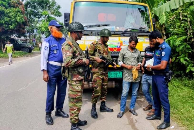 ৭৮ যানবাহনে তল্লাশি, ৩০ হাজার টাকা জরিমানা আদায়, ৪ গাড়ি জব্দ
