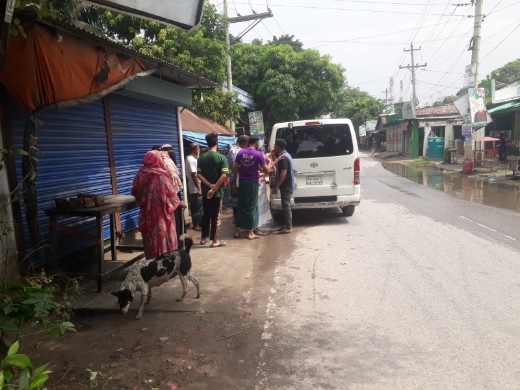 ঢাকা-শ্রীনগর-দোহার সড়কে জলাবদ্ধতা: দুর্ঘটনার আশঙ্কা