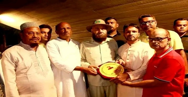 যুক্তরাজ্য বিএনপি সভাপতির সাথে হুমায়ুন কবির বেপারীর সৌজন্য সাক্ষাৎ।। সম্মাননা প্রদান