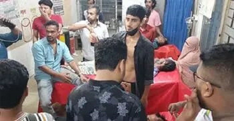 লক্ষ্মীপুরে বাস কাউন্টার দখল নিয়ে যুবদলের দু পক্ষে সংঘর্ষ, আহত ২৫