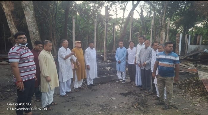 কচুয়া কড়ইশ বেপারী বাড়ি দুর্গা মন্দিরের স্টোর রুমে অগ্নিকাণ্ডস্থলে ইউএনও