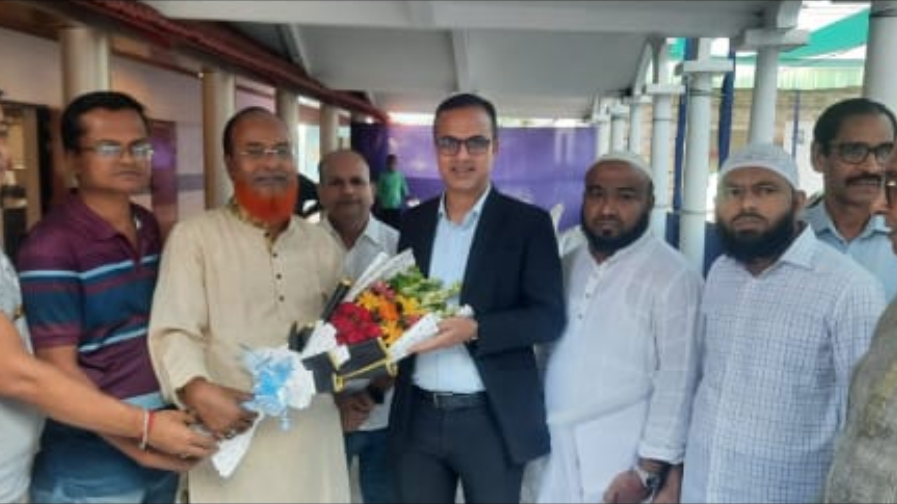 বিদায়ী জেলা প্রশাসককে বাজুসের ফুলেল শুভেচ্ছা