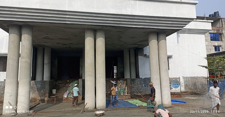 নতুন উদ্যোগে ফিরলো চাঁদপুর পৌর অডিটোরিয়ামের নির্মাণ কাজ