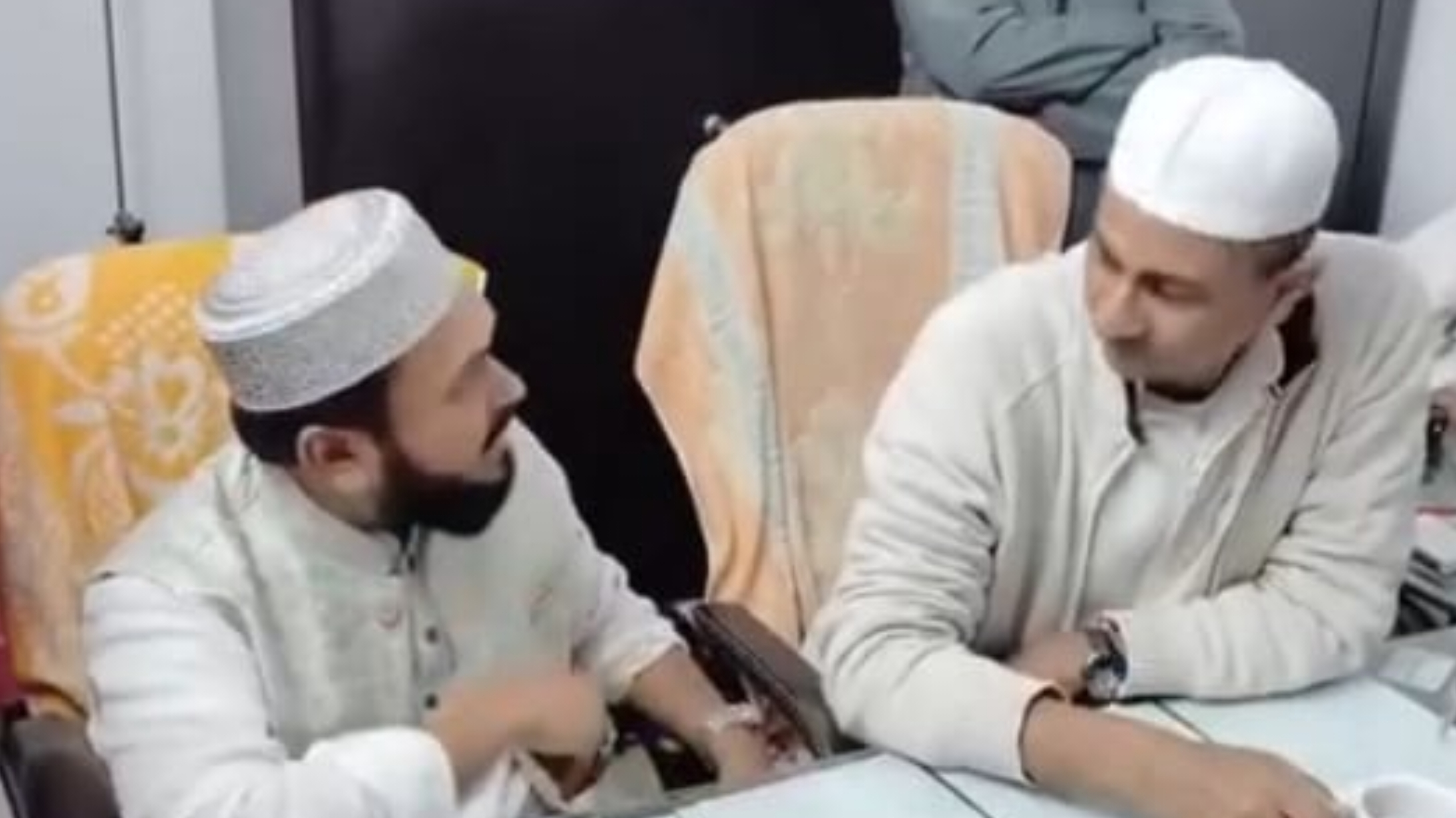 চরম উত্তেজনার মধ্যেই লক্ষ্মীপুরে ‘চা চক্রে’ বিএনপি-জামায়াতের দু এমপি প্রার্থী