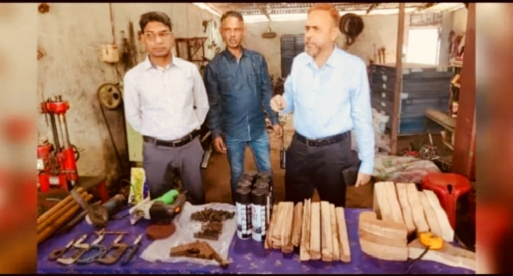 লক্ষ্মীপুরে ওয়ার্কশপের আড়ালে তৈরি করা হতো আগ্নেয়াস্ত্র