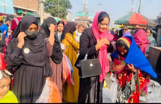 বৌবাজারে 'বিজয়ী'র কম্বল বিতরণ