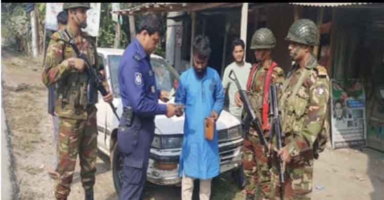 ফরিদগঞ্জে যৌথবাহিনীর ভ্রাম্যমাণ চেকপোস্টে যানবাহন তল্লাশি ॥ জরিমানা