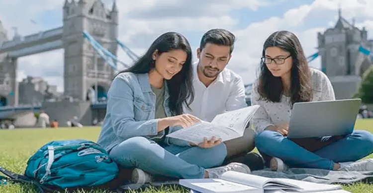 যুক্তরাজ্যের বিশ্ববিদ্যালয়ে ভর্তি নিষেধাজ্ঞায় উদ্বেগ কতটা
