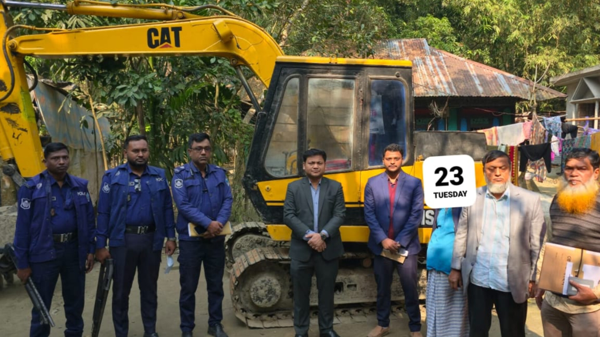 ফরিদগঞ্জে অবৈধভাবে মাটি কাটায় ৫০ হাজার টাকা জরিমানা