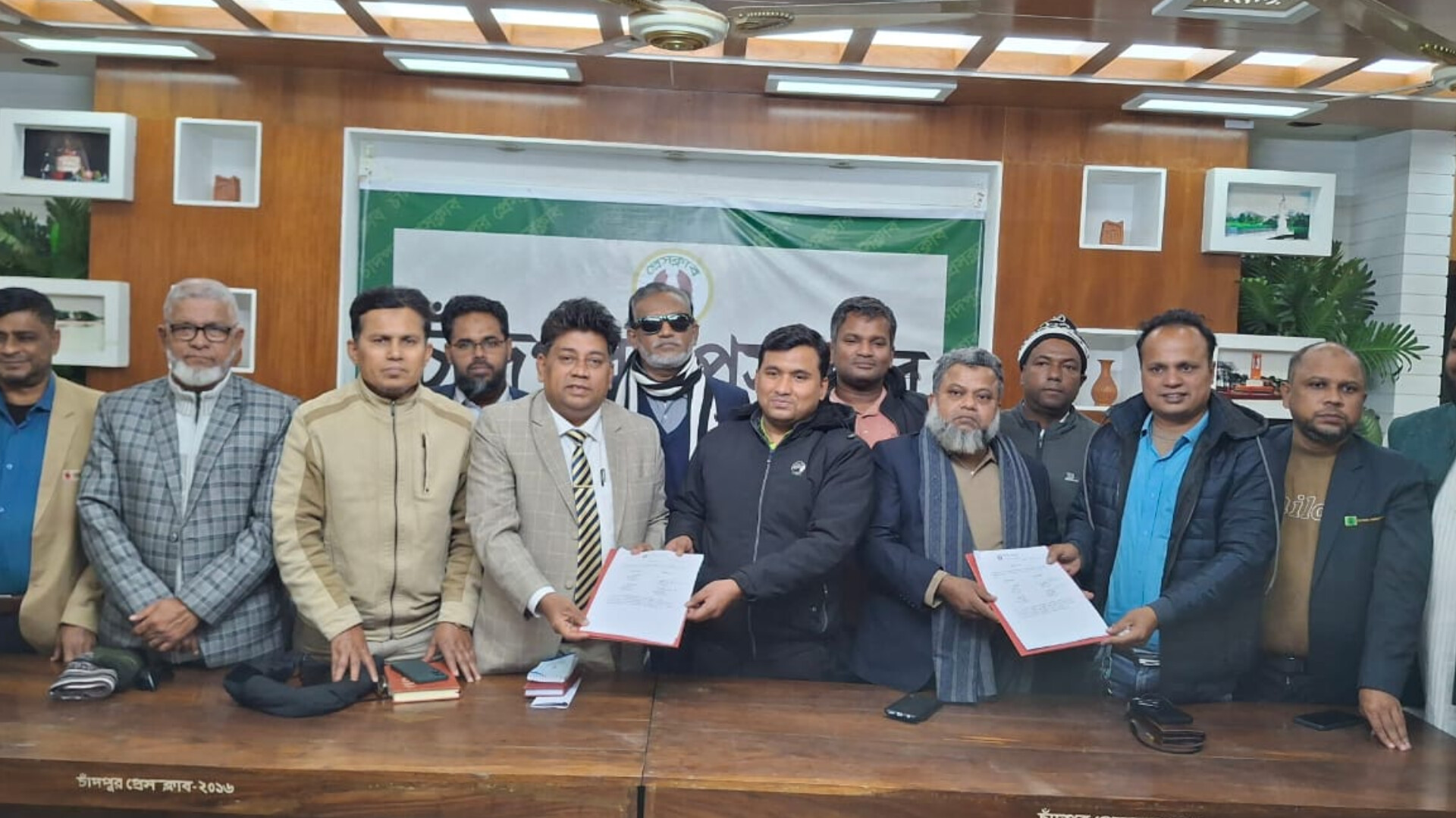 চাঁদপুর প্রেসক্লাবের নূতন নেতৃত্বের কাছে আনুষ্ঠানিক দায়িত্ব হস্তান্তর