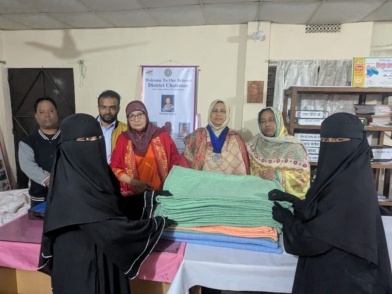 মাদ্রাসায় ইনার হুইল ক্লাব অব ঢাকা ওয়েস্টের শীতবস্ত্র প্রদান