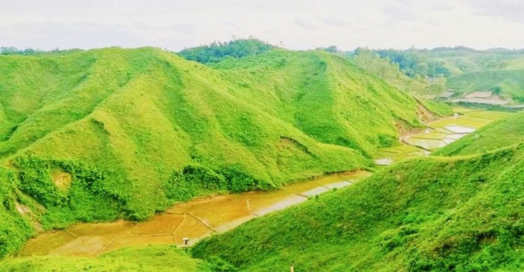 সম্ভাবনার ধুইল্যাজুড়ি পাহাড়