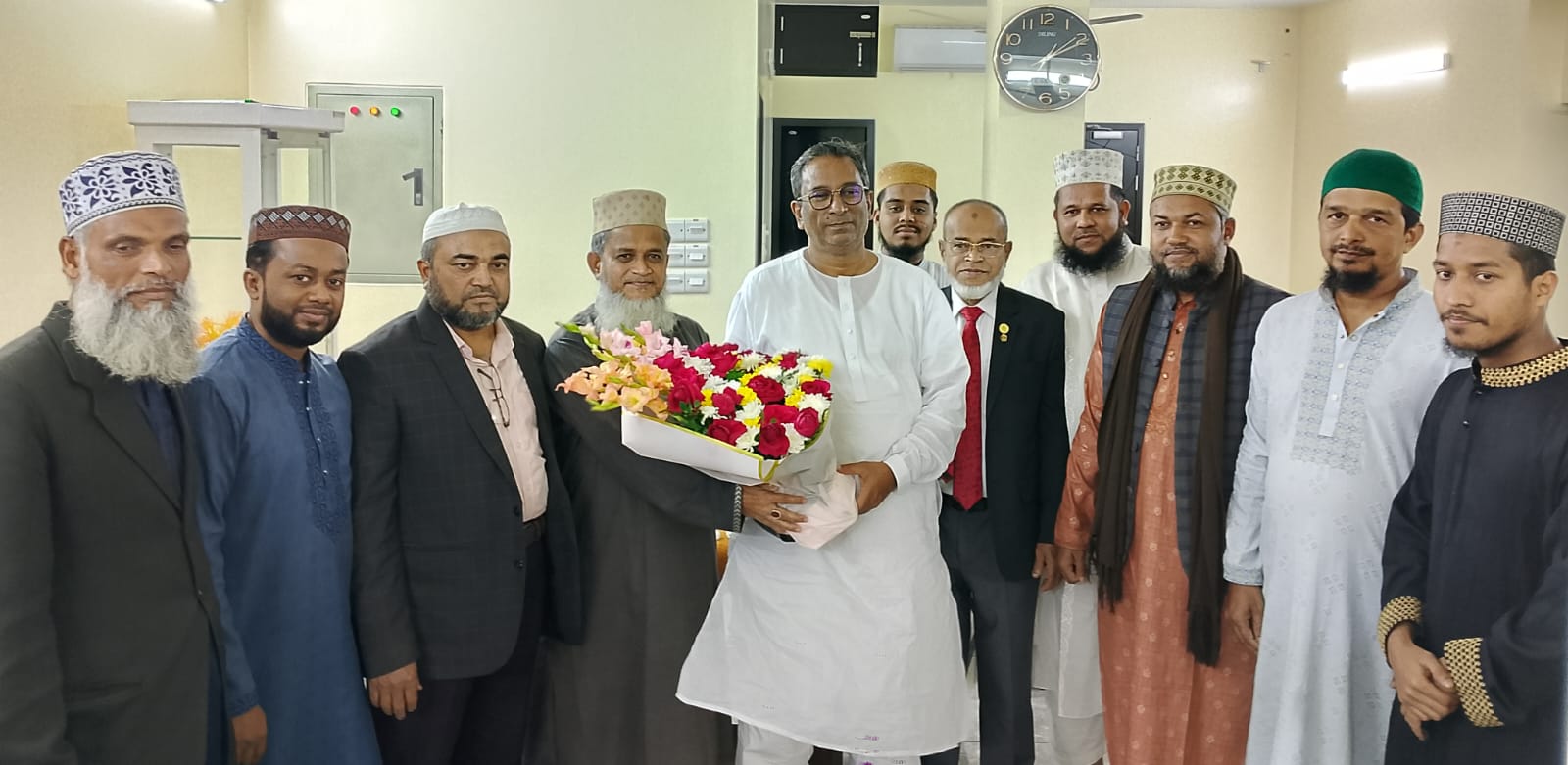 শেখ ফরিদ আহম্মেদ মানিক এমপিকে ইসলামী ফ্রন্টের ফুলেল শুভেচ্ছা ও অভিনন্দন