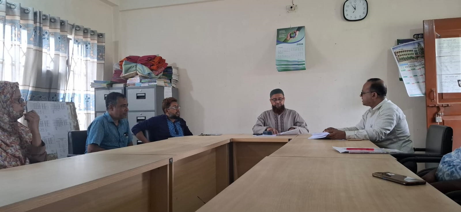 তিনি অনেক ক্ষমতাধর (!) বটে-