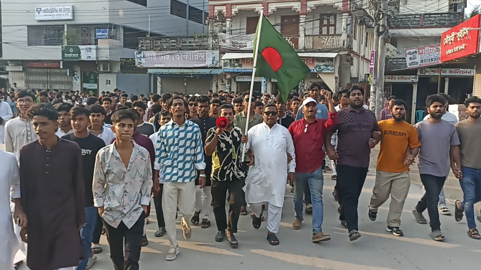 প্রধানমন্ত্রীর আগমনে হান্নান মিয়াজীর নেতৃত্বে চাঁদপুর শহরে স্বাগত মিছিল