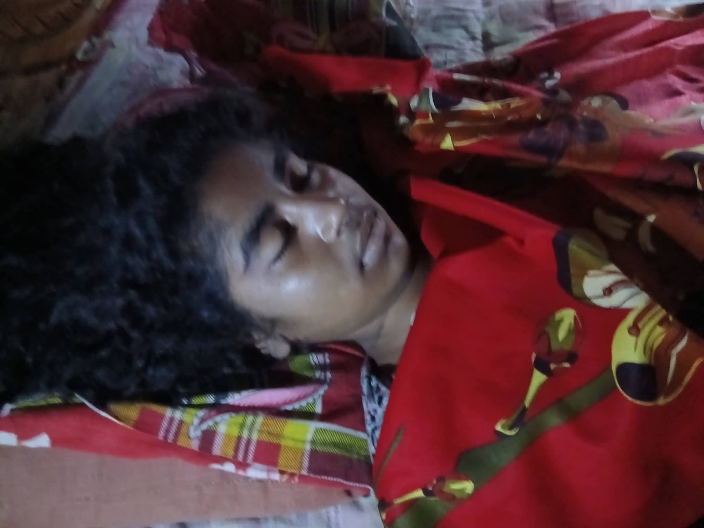 নির্জন ঘরে গলায় ফাঁস দিল কিশোরী