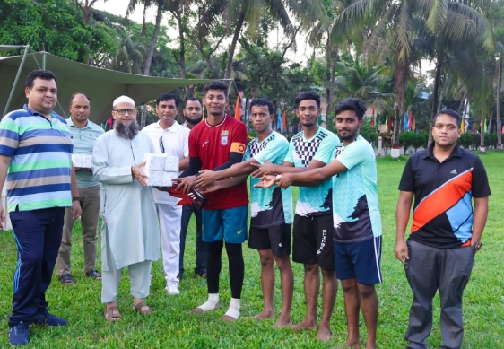 টাইব্রেকারে অবিবাহিত একাদশের নাটকীয় জয়