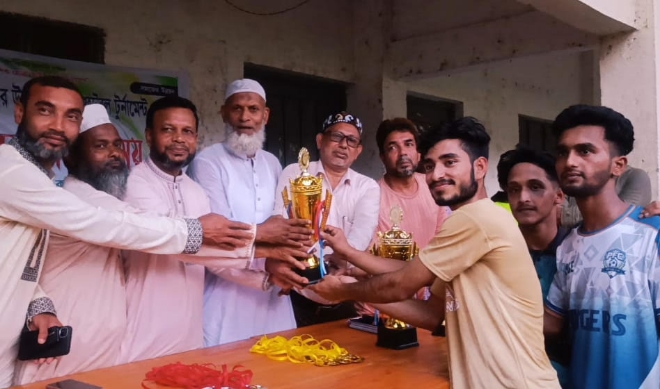 ভাটেরগাঁওয়ে প্রীতি ফুটবল ম্যাচ