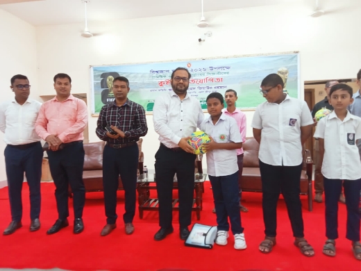 চাঁদপুরে জমকালো আয়োজনে বিশ্বকাপ ফুটবল কুইজ প্রতিযোগিতা: পুরস্কৃত হলেন শিক্ষার্থীরা