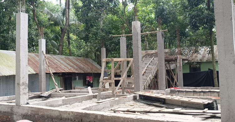 ফরিদগঞ্জে সম্পত্তি দখল ও আদালতের নিষেধাজ্ঞা অমান্য করে দালান নির্মাণের অভিযোগ