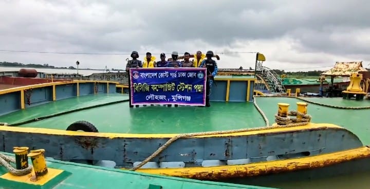 অবৈধ বালু উত্তোলনকালে ২ ড্রেজার, ৩ বাল্কহেডসহ আটক ১৩