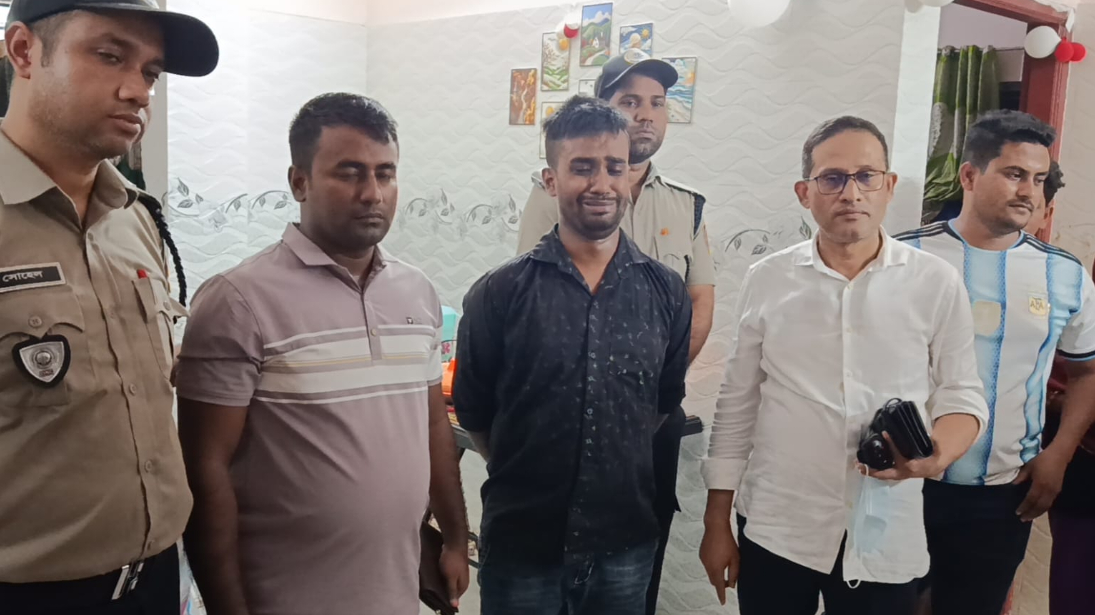 মাদক কারবারিকে পালাতে সহায়তা, একজনকে ২ বছরের কারাদণ্ড