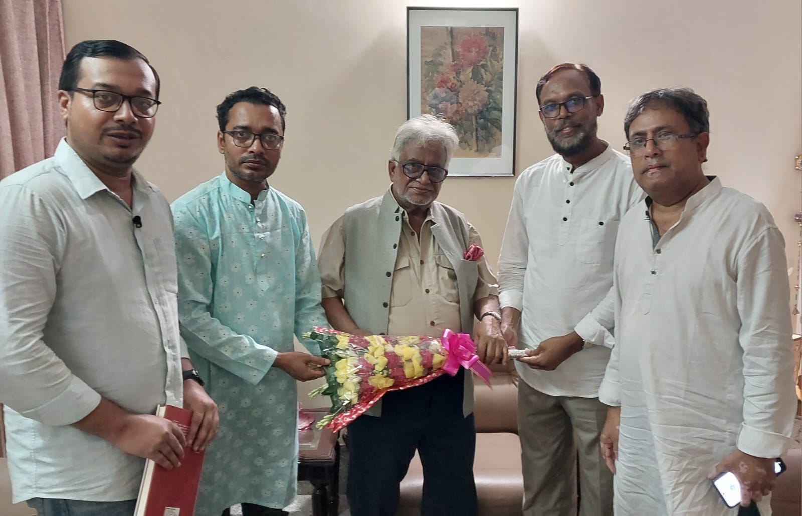 বরেণ্য চিত্রশিল্পী মনিরুল ইসলামের সঙ্গে চাঁদপুর সাহিত্য পরিষদ নেতৃবৃন্দের সৌজন্য সাক্ষাৎ