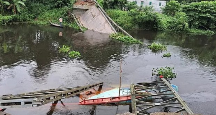 দাউদকান্দিতে বেইলি সেতু ধসে চাঁদপুরের সঙ্গে সড়ক যোগাযোগ বিচ্ছিন্ন, চরম দুর্ভোগে লক্ষাধিক মানুষ