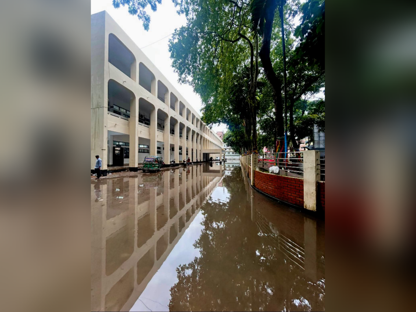 বৃষ্টি হলেই জলাবদ্ধতা...