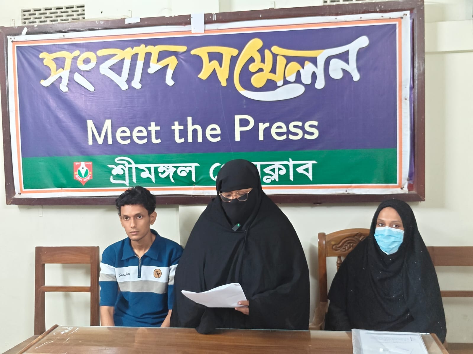 বাবার শতকোটি টাকার সম্পত্তি থেকে বোনদের বঞ্চিত করার অভিযোগ ভাইদের বিরুদ্ধে