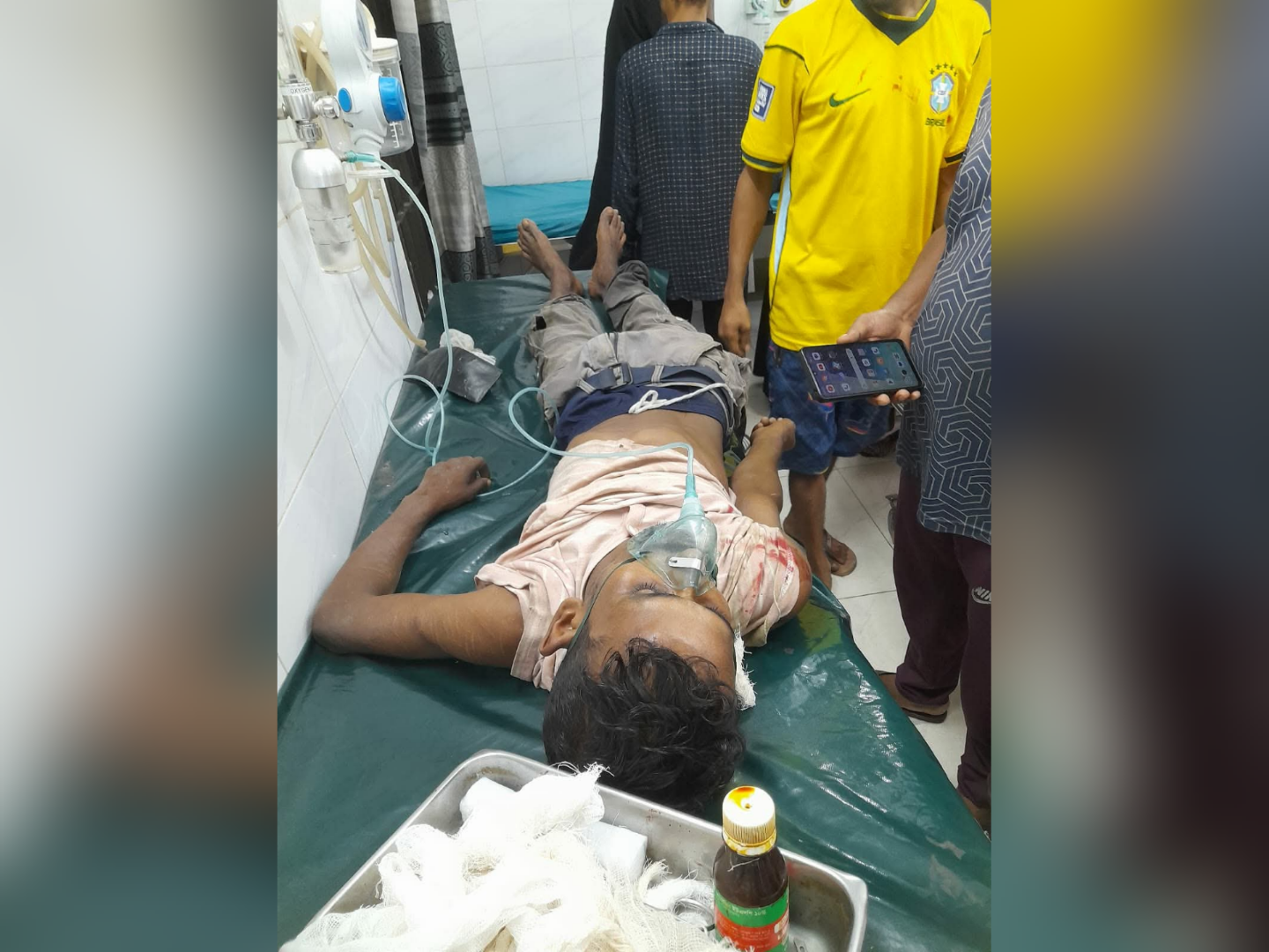 চাঁদপুর ডিসি অফিসের পেছনে ভবন থেকে পড়ে চোর গুরুতর আহত, অচেতন অবস্থায় উদ্ধার