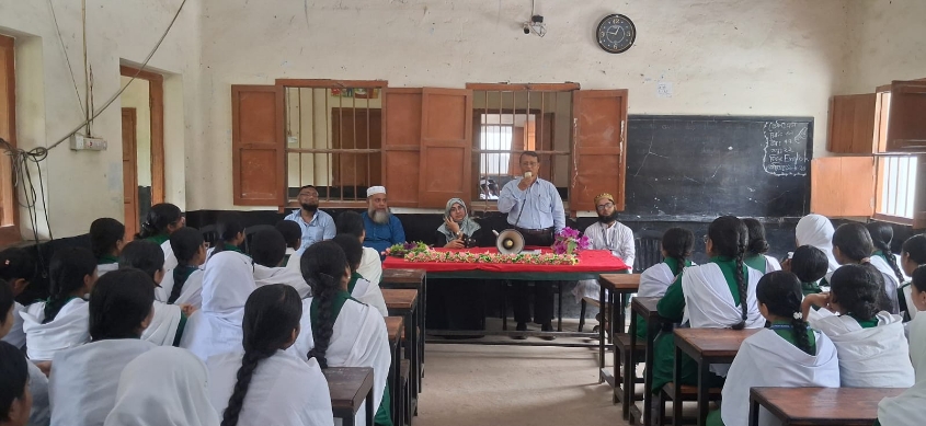 চাঁদপুর শহরের দুটি বালিকা বিদ্যালয়ে জেলা শিক্ষা অফিসারের পরিদর্শন