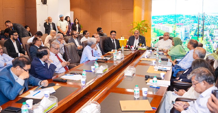 ড্যাফোডিল বিশ্ববিদ্যালয়ে 'সেন্টার ফর গভর্ন্যান্স স্টাডিজ'-এর যাত্রা শুরু ও জাতীয় গোলটেবিল বৈঠক