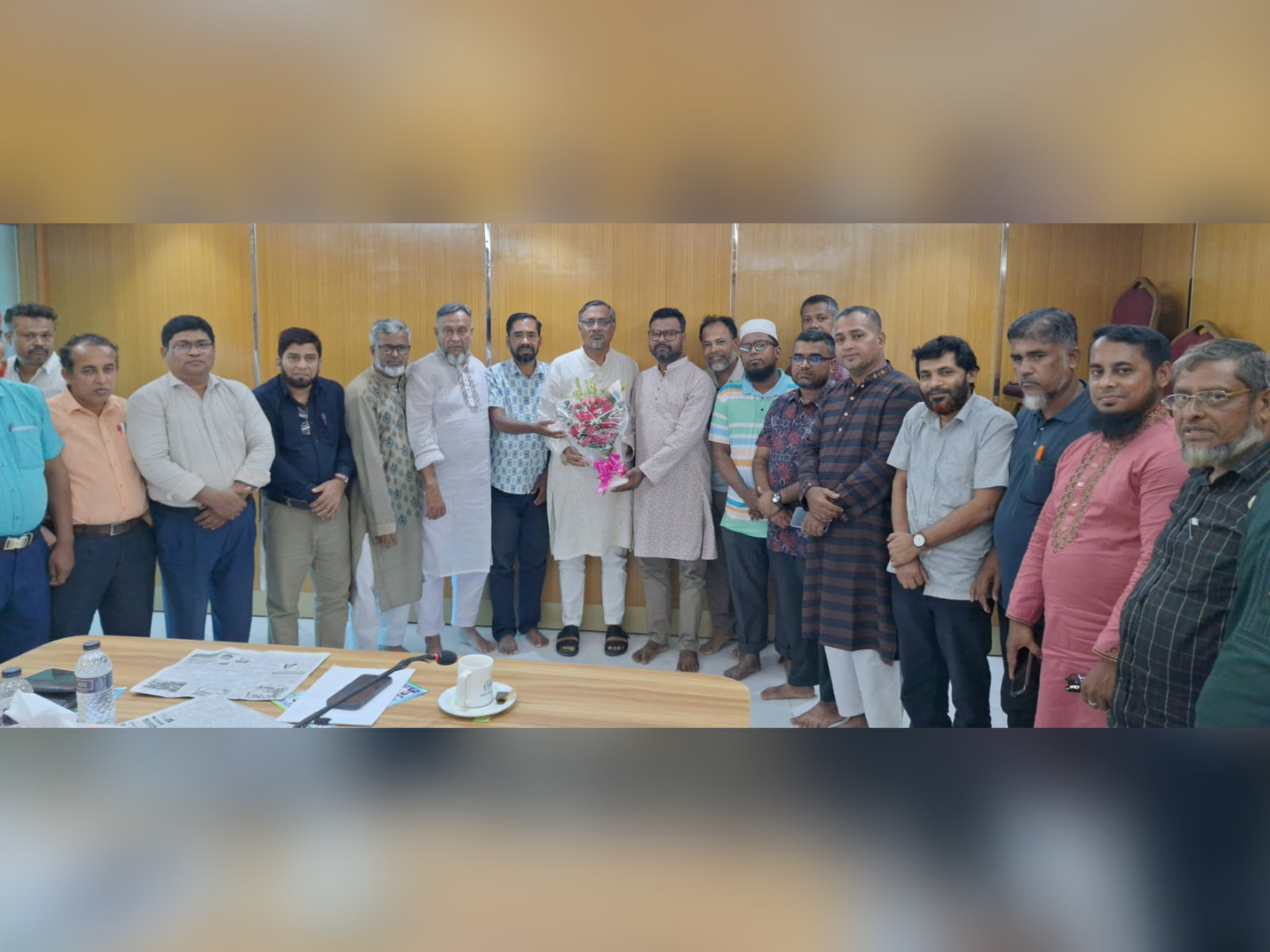 রাজনৈতিক বা ব্যক্তিগত মতাদর্শ নয়, পেশাগত সততা ও বস্তুনিষ্ঠতাই মুখ্য হওয়া উচিত