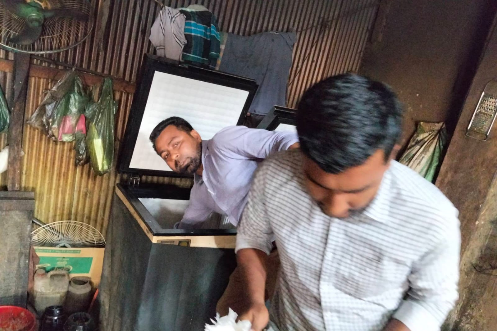 হাইমচরে হোটেলে মিললো ১৮ কেজি ইলিশ