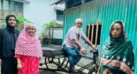 স্বাবলম্বীকরন প্রকল্পের আওতায় বিজয়ীর ভ্যান বিতরণ