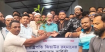 স্বেচ্ছাসেবক দলের গাছের চারা বিতরণ