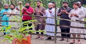 চাঁদপুরে মিলাদ, দোয়া ও কবর জিয়ারতে নেতৃবৃন্দের অংশগ্রহণ
