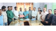 চাঁদপুর জেলা ফটো জার্নালিস্ট অ্যাসোসিয়েশনের নবনির্বাচিত কমিটির কাছে দায়িত্ব হস্তান্তর