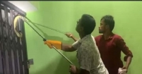 বাসার কলাপসিবল গেইটেই পদ্ম গোখরা, অল্পের জন্যে রক্ষা