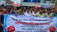 অবৈধ বাস সার্ভিস বন্ধের দাবিতে শাহরাস্তিতে বিক্ষোভ