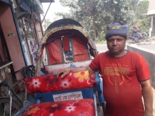 শ্রীনগরে ছিনতাইকারীদের কবলে অটোরিকশা চালক