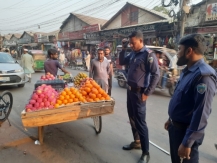 দখলযুক্ত ফুটপাত ও যানজটের শহর চাঁদপুর