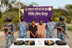 কোস্ট গার্ডের অভিযানে ১০ কেজি গাঁজাসহ ২  মাদক কারবারি আটক