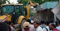 মহামায়া বাজারে সড়কের দুপাশে অবৈধ স্থাপনা উচ্ছেদ