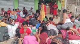 বাংলাদেশে ফিরতে ভারতীয় সীমান্তে শত শত মানুষ
